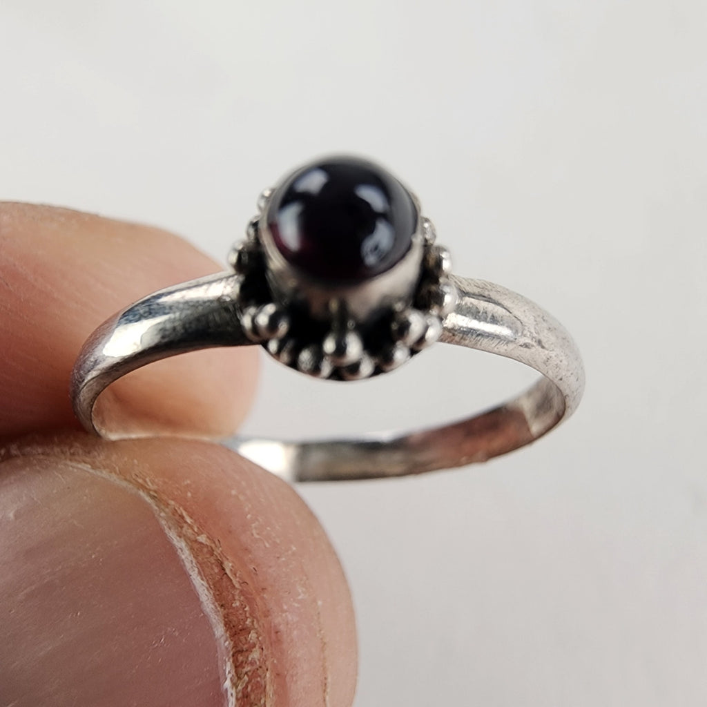 Vintage Beaded Garnet Ring Size 6 in Sterling Silver 925