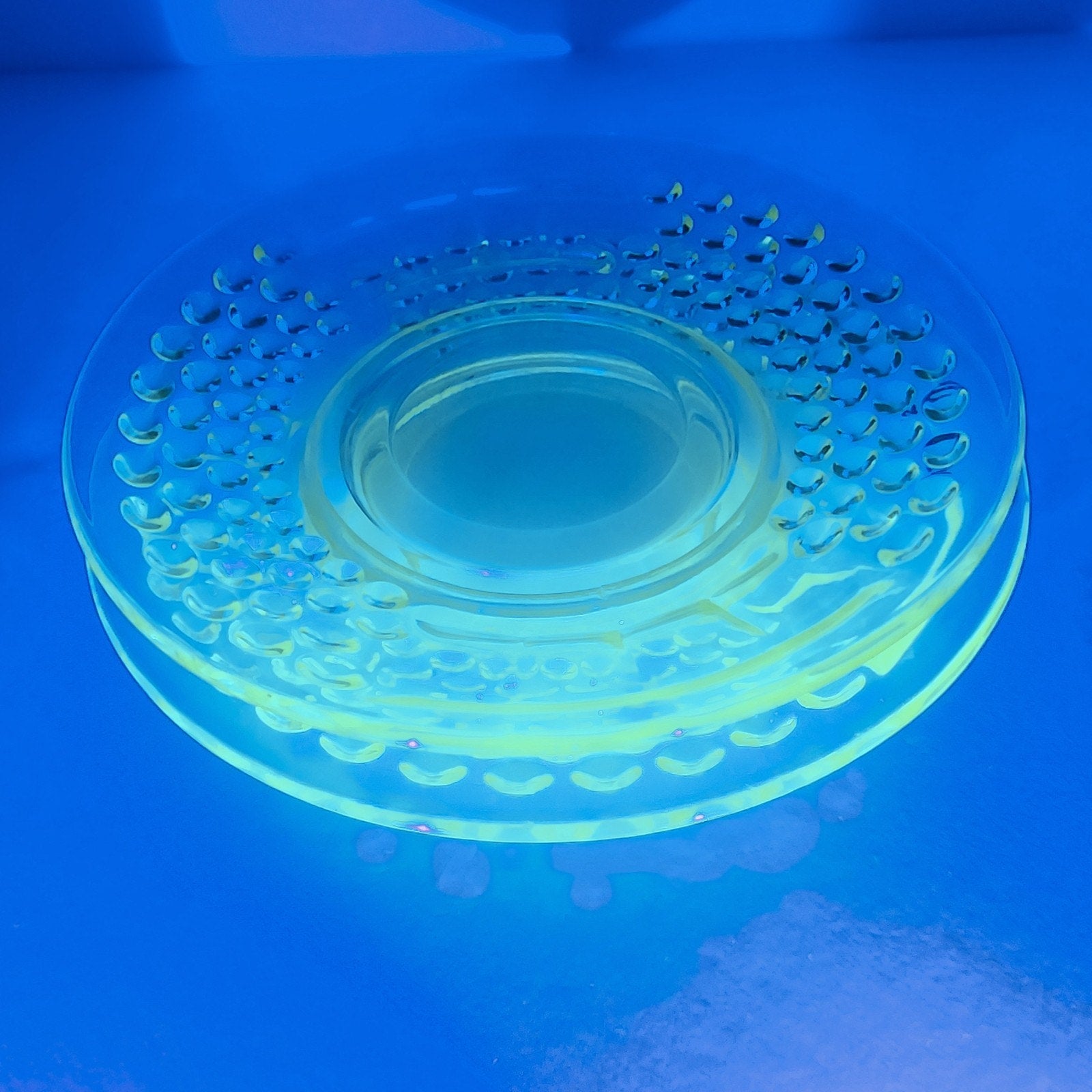 6" UV Uranium Green Glow Glass Plate by American Pioneer Set of 2