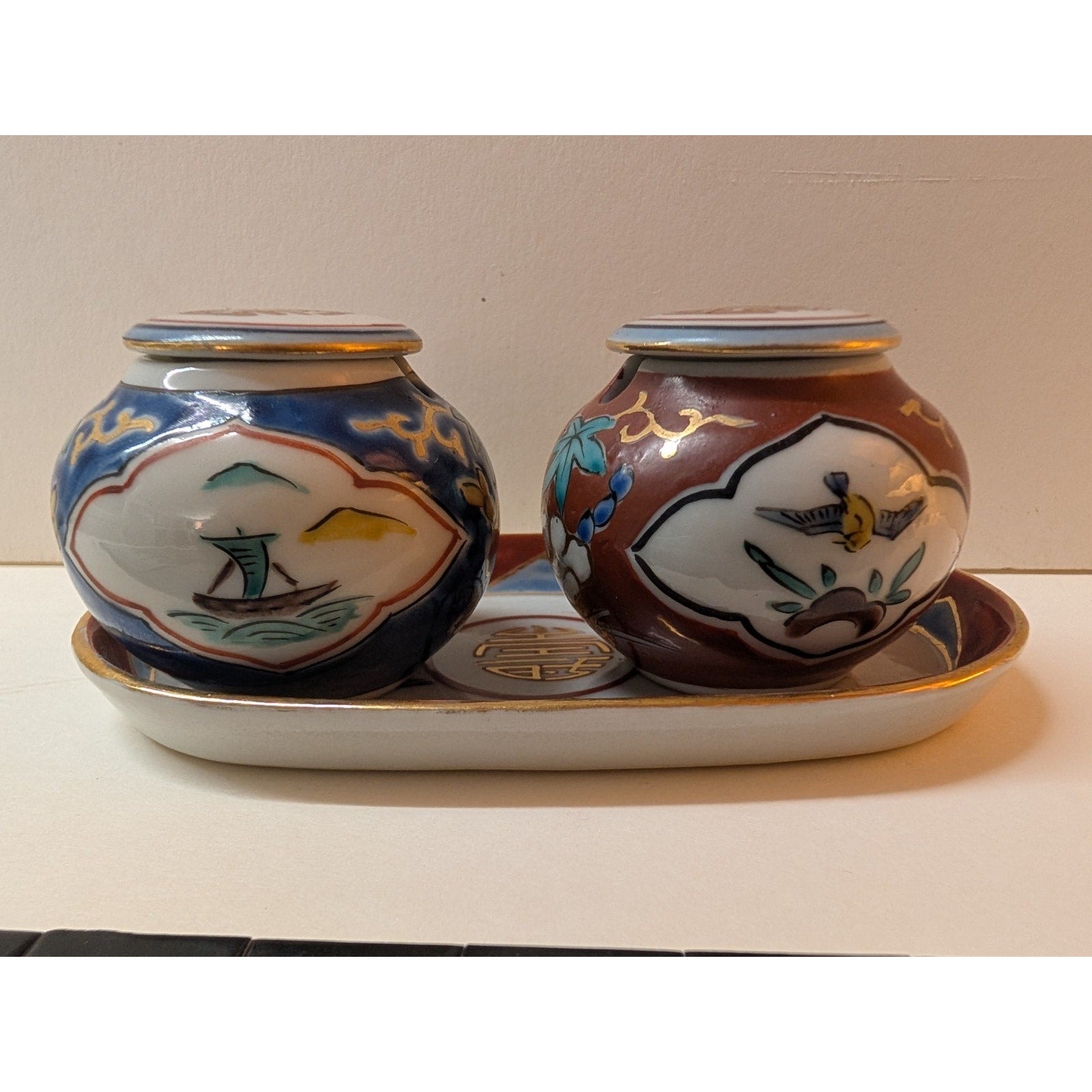Japanese IMARI Hand Painted Porcelain Salt & Pepper Condiment Jars and Tray
