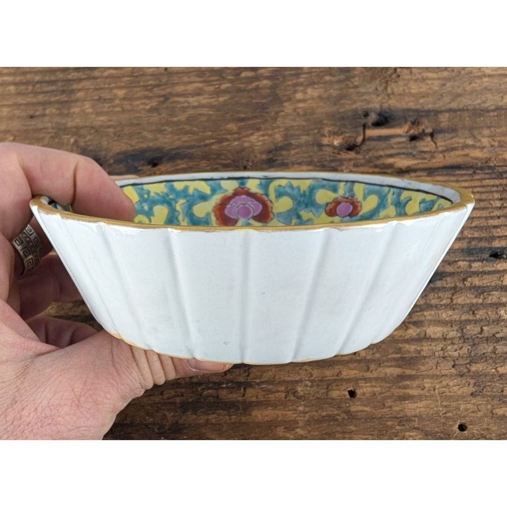 19th C. Qing Chinese Porcelain Famille Rose Pedestal Bowl 5 1/2"