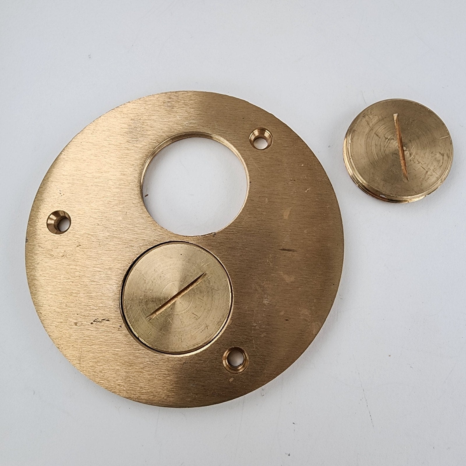 Walker Brass Duplex Receptacle Screw Floor Cover