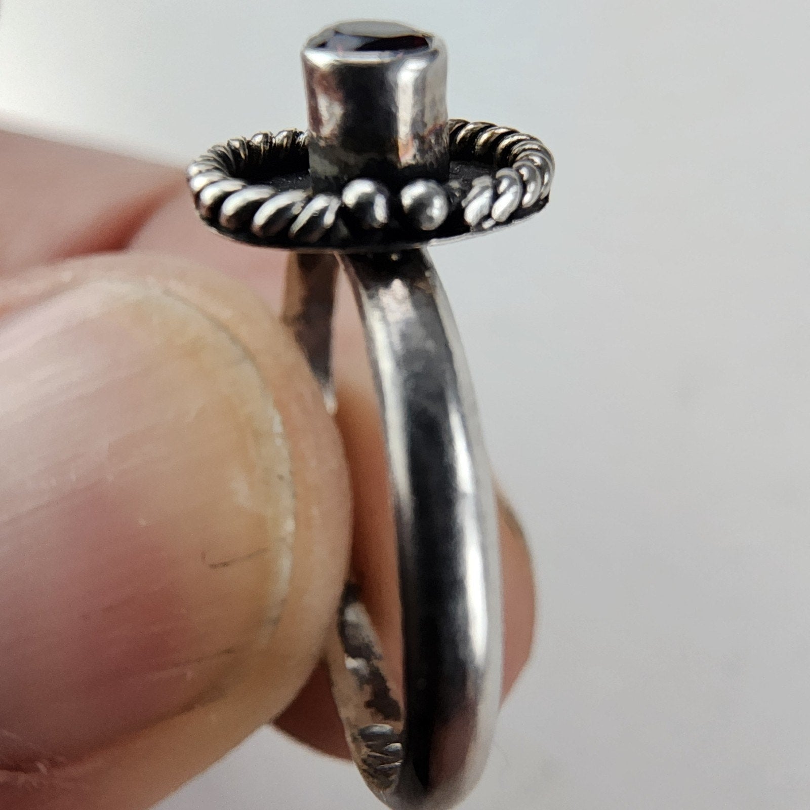 Garnet Twisted Wire Ring Size 5 1/4 Sterling Silver 925 Vintage