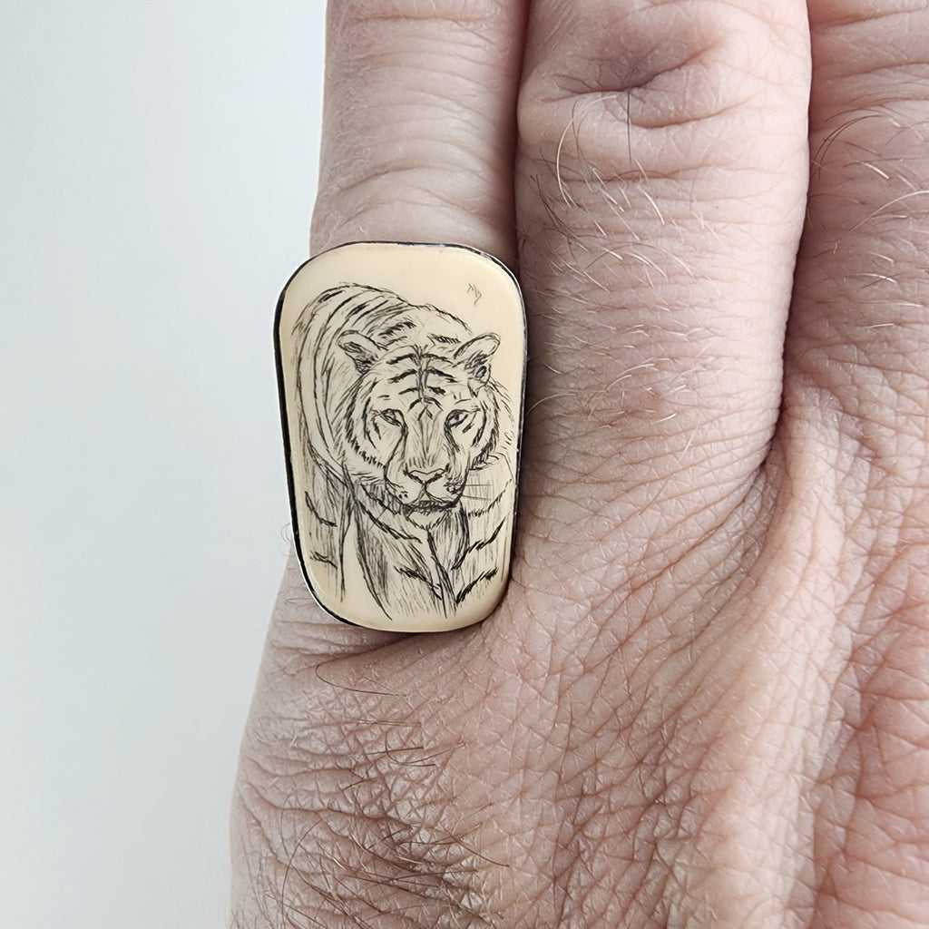 Vintage Tiger Resin Scrimshaw Ring Size 7 1/2 in Sterling Silver 925