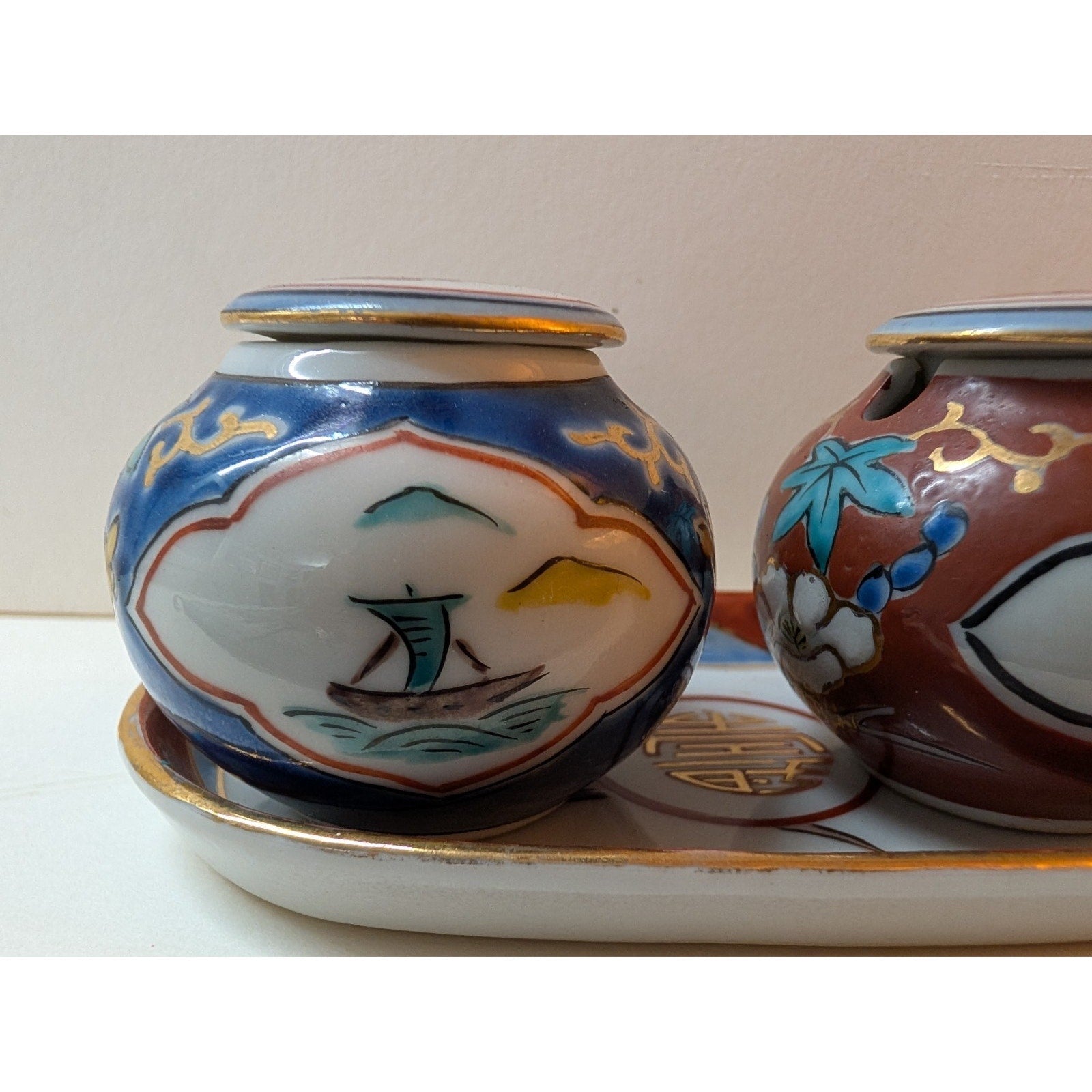 Japanese IMARI Hand Painted Porcelain Salt & Pepper Condiment Jars and Tray