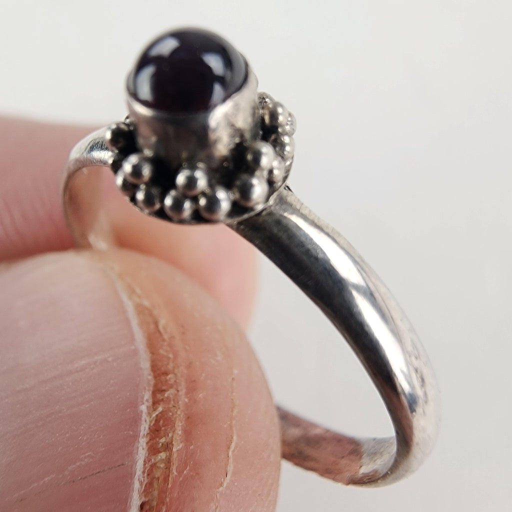 Vintage Beaded Garnet Ring Size 6 in Sterling Silver 925