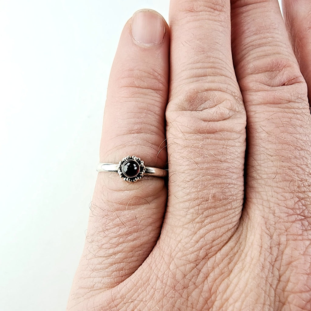 Beaded Garnet Cabochon Ring Size 7 1/2 Sterling Silver 925 Vintage