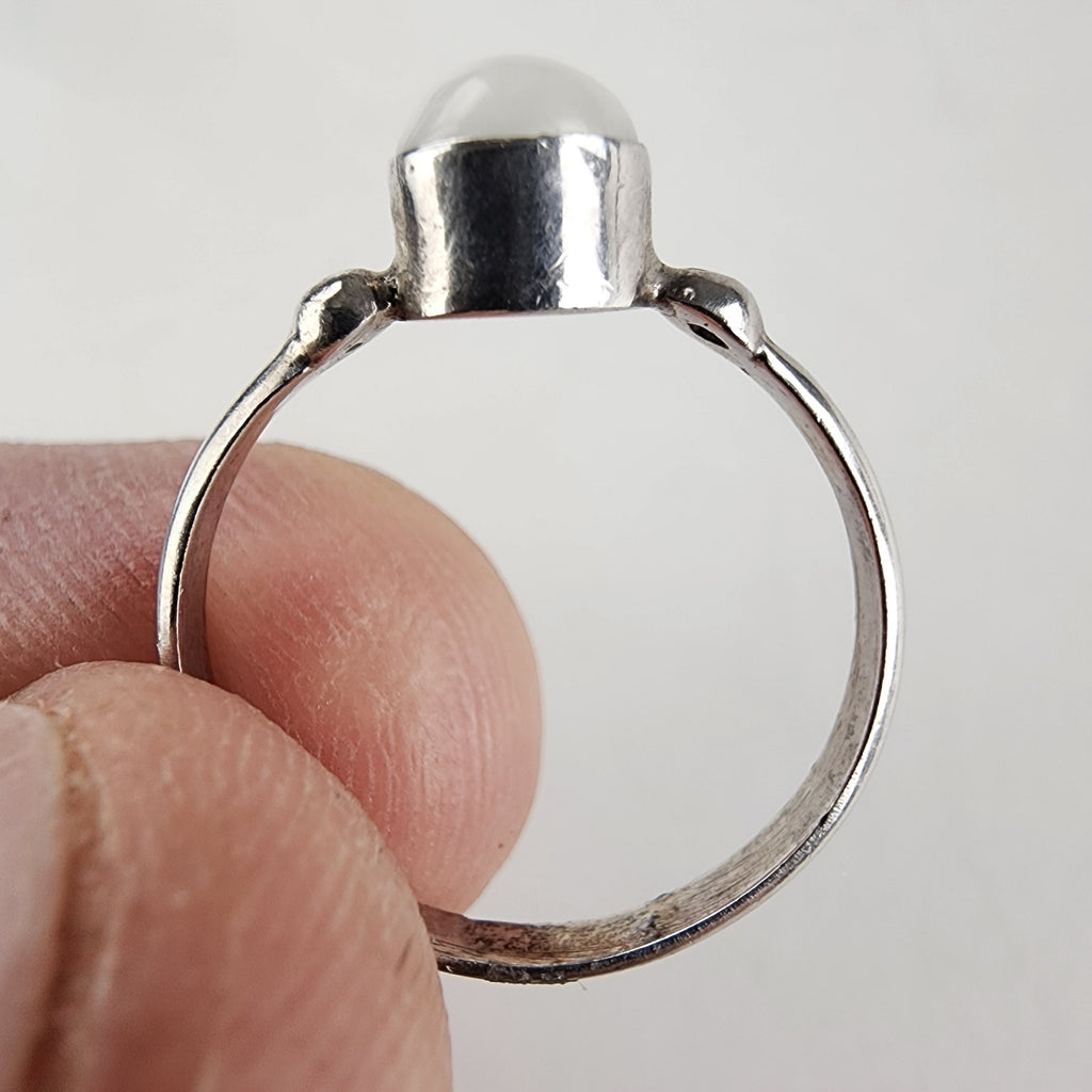 White Cats Eye Cabochon Vintage Ring Size 6 3/4 in Sterling Silver 925