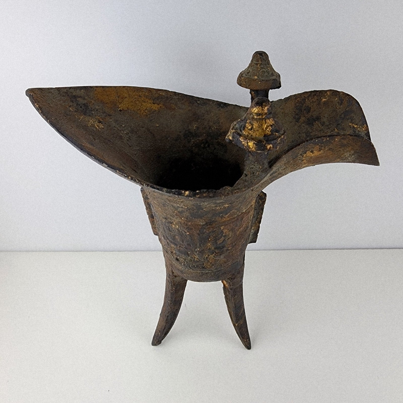 Chinese Bronze Jue Gilt Splashed Archaistic Tripod Wine Vessel Replica