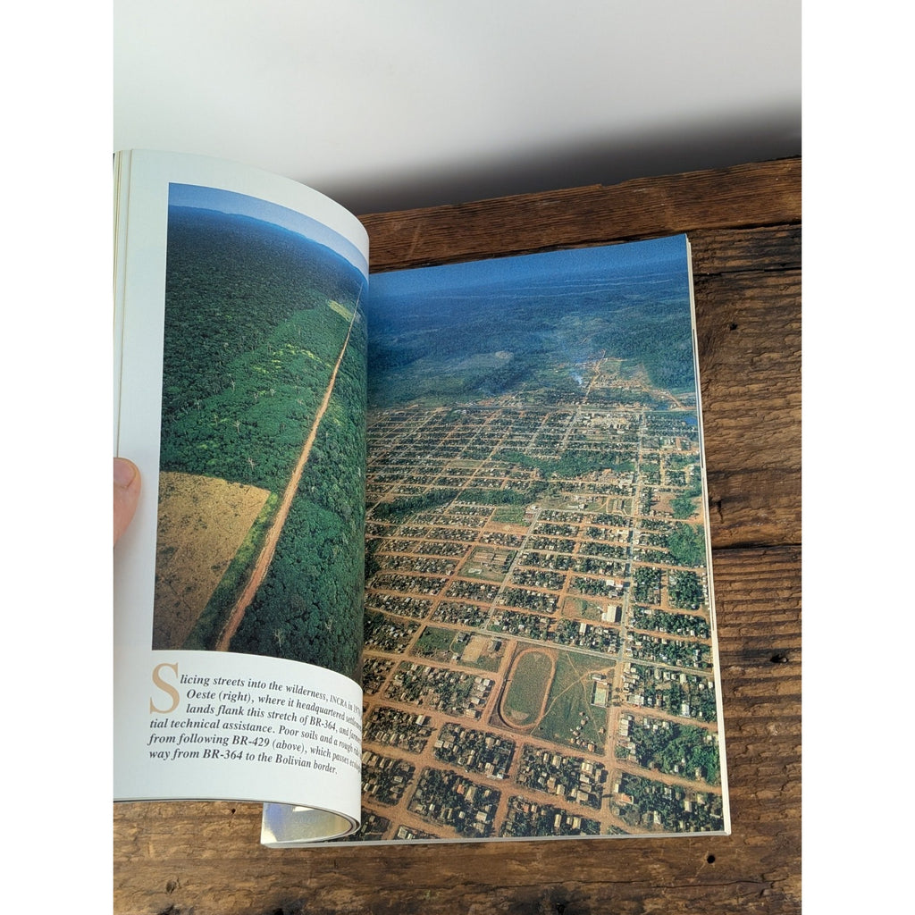 Vintage National Geographic Magazine Dec 1988 Holographic Cover