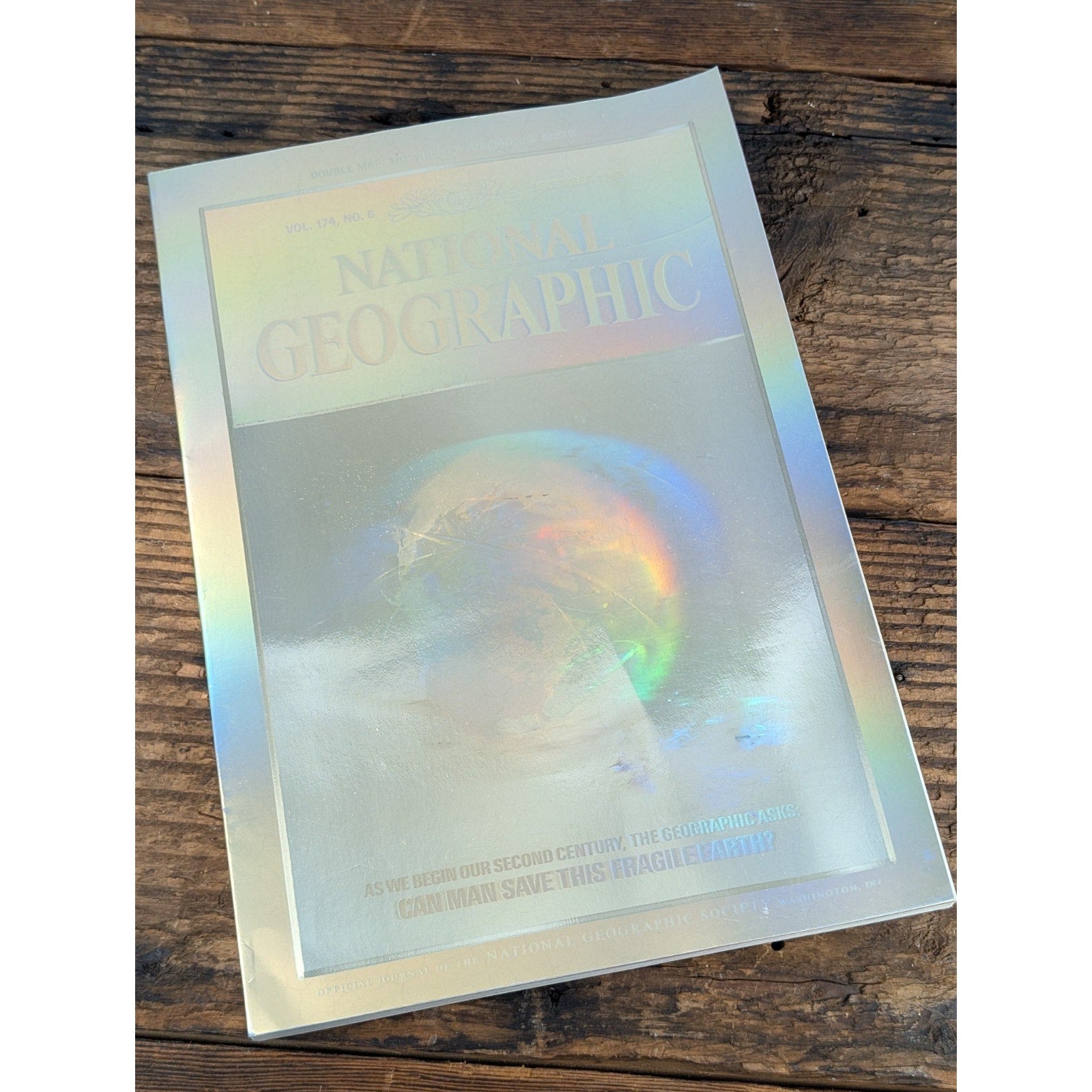 Vintage National Geographic Magazine Dec 1988 Holographic Cover