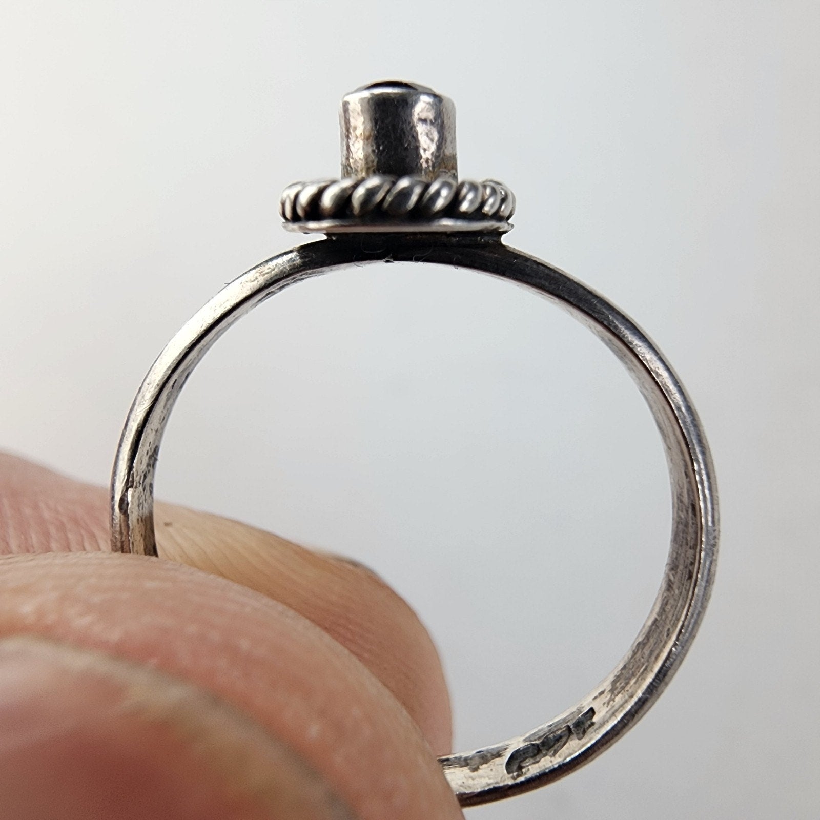 Garnet Twisted Wire Ring Size 5 1/4 Sterling Silver 925 Vintage
