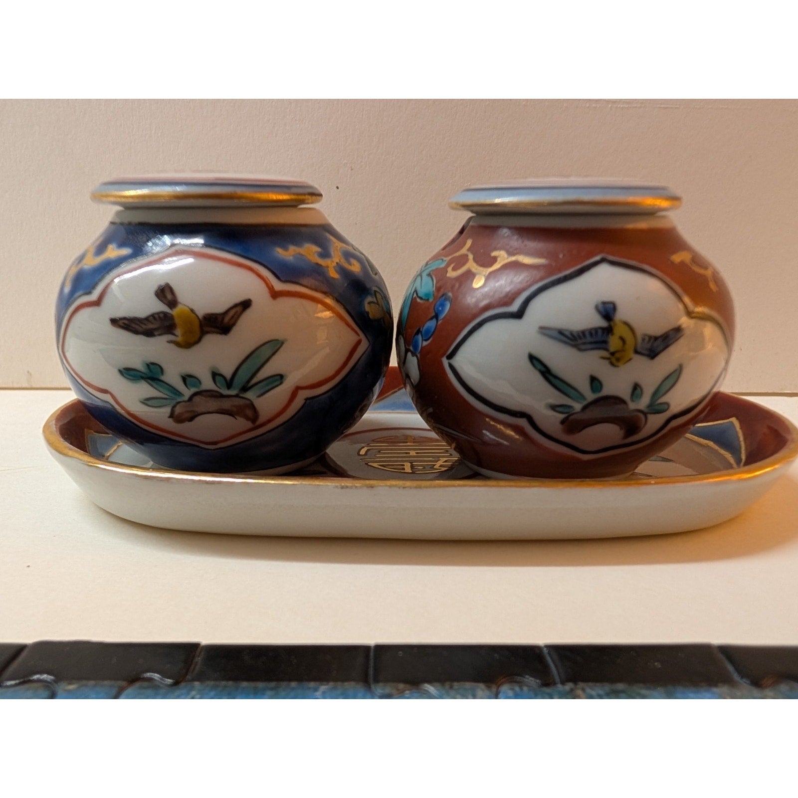 Japanese IMARI Hand Painted Porcelain Salt & Pepper Condiment Jars and Tray