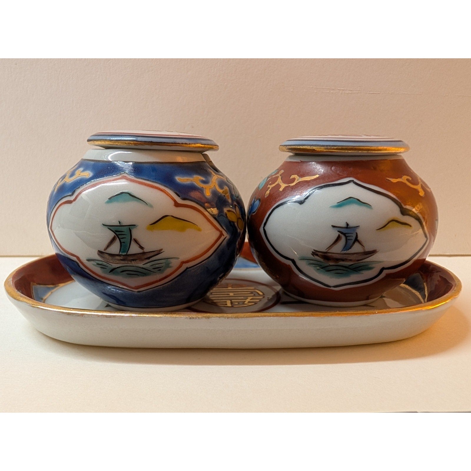 Japanese IMARI Hand Painted Porcelain Salt & Pepper Condiment Jars and Tray