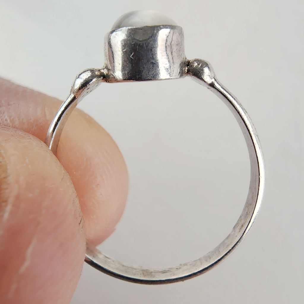 Vintage White Cats Eye Cabochon Ring Size 7 in Sterling Silver 925