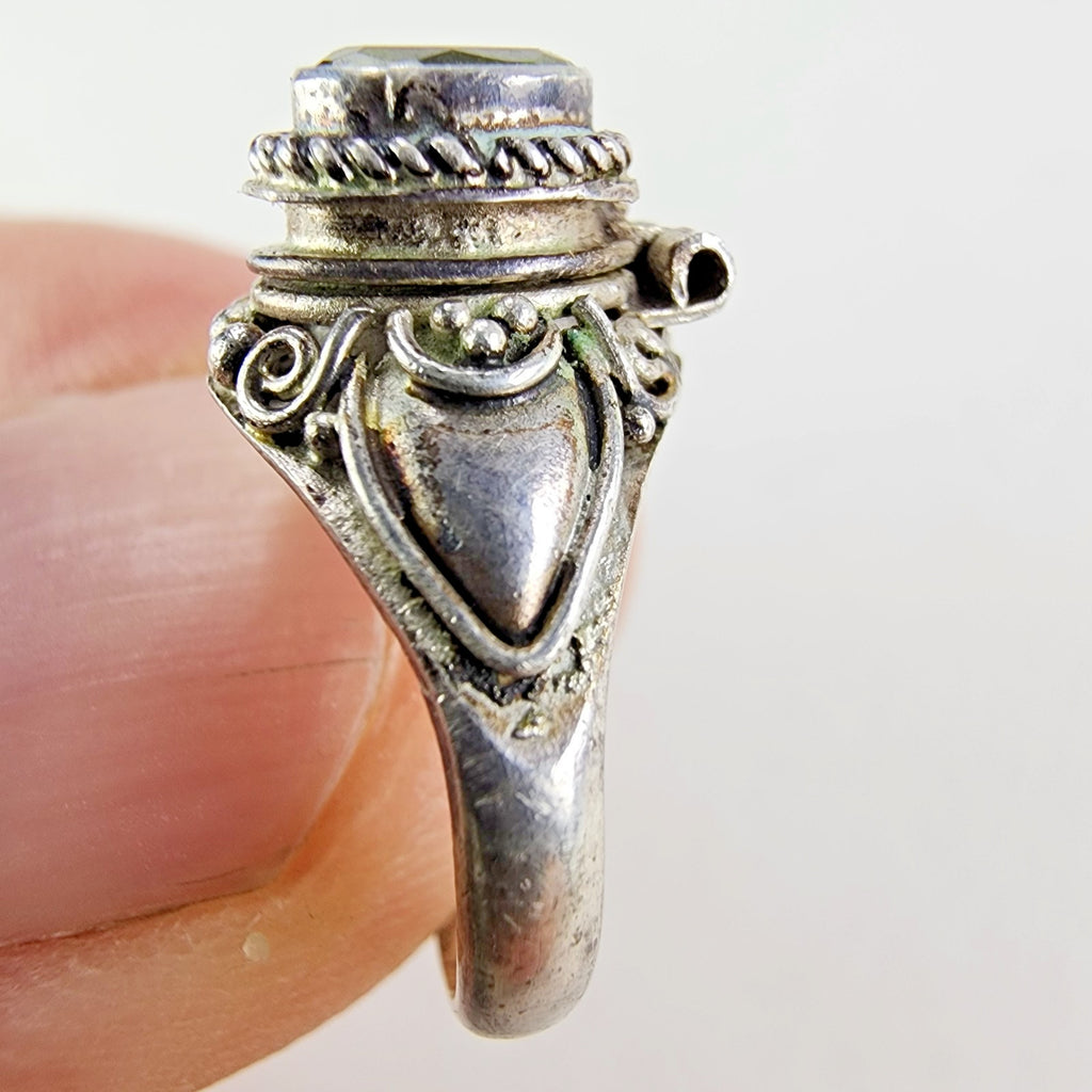 Beaded Peridot Poison Ring Size 4 3/4 Sterling Silver 925 Vintage