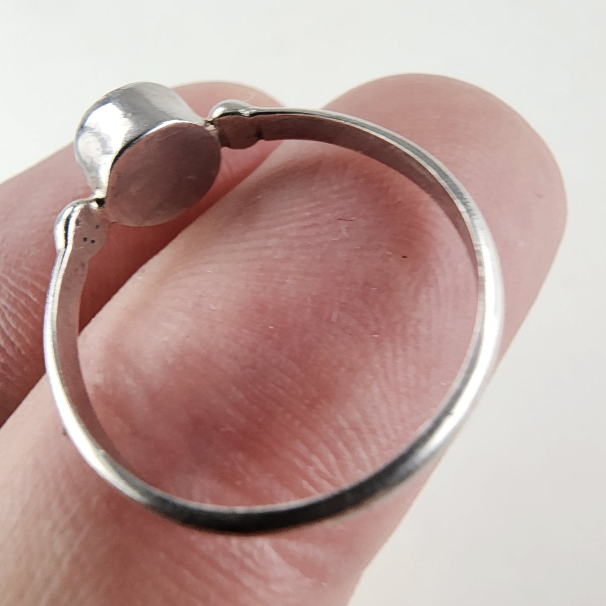 Vintage White Cats Eye Cabochon Ring Size 7 in Sterling Silver 925