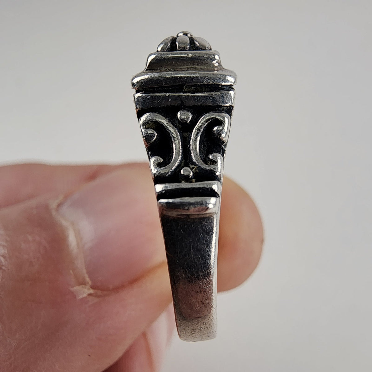Vintage Brighton Floral Medallion Ring Size 8 in Sterling Silver 925