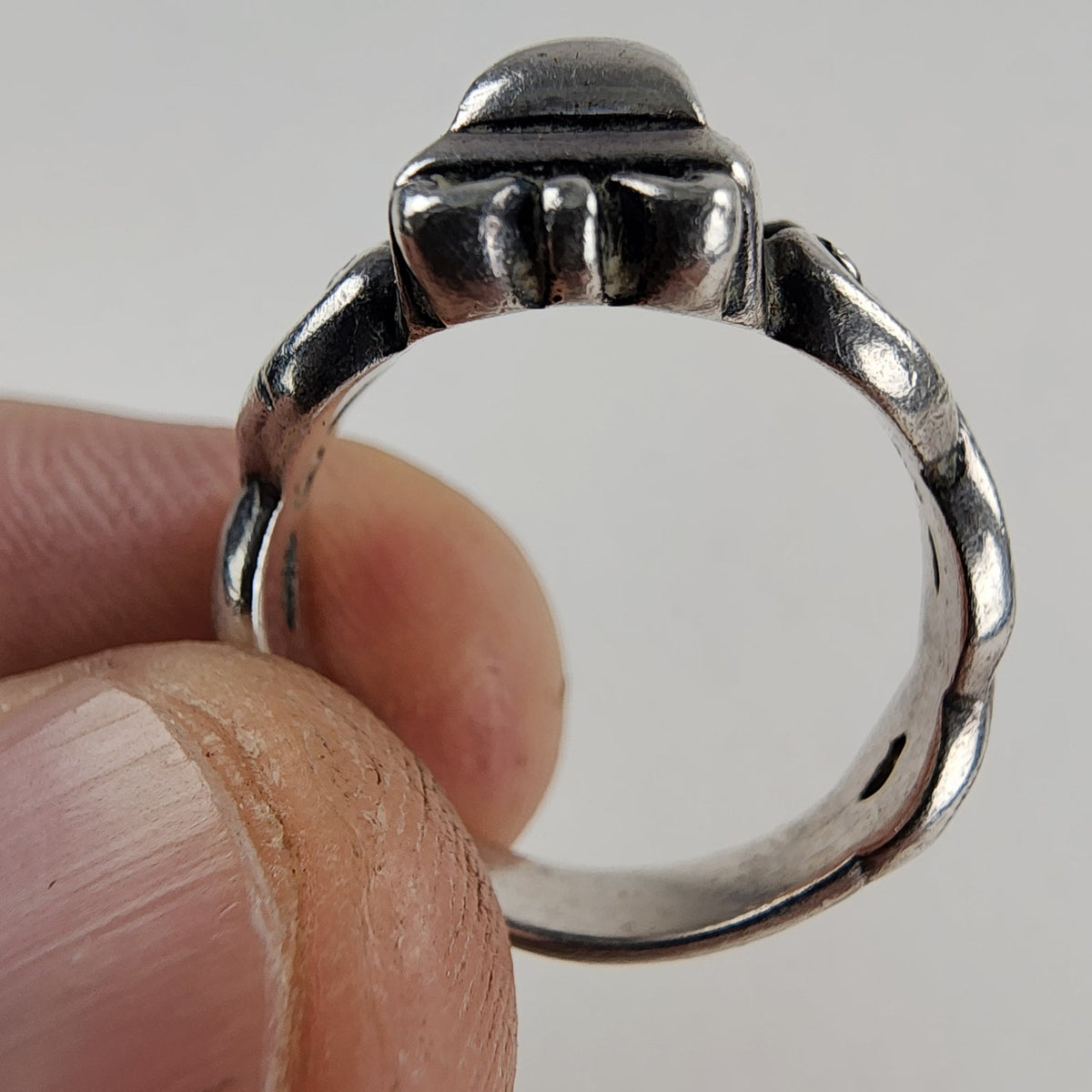 Vintage Brighton Scrolling Heart Medallion Ring Size 8 in Sterling Silver 925