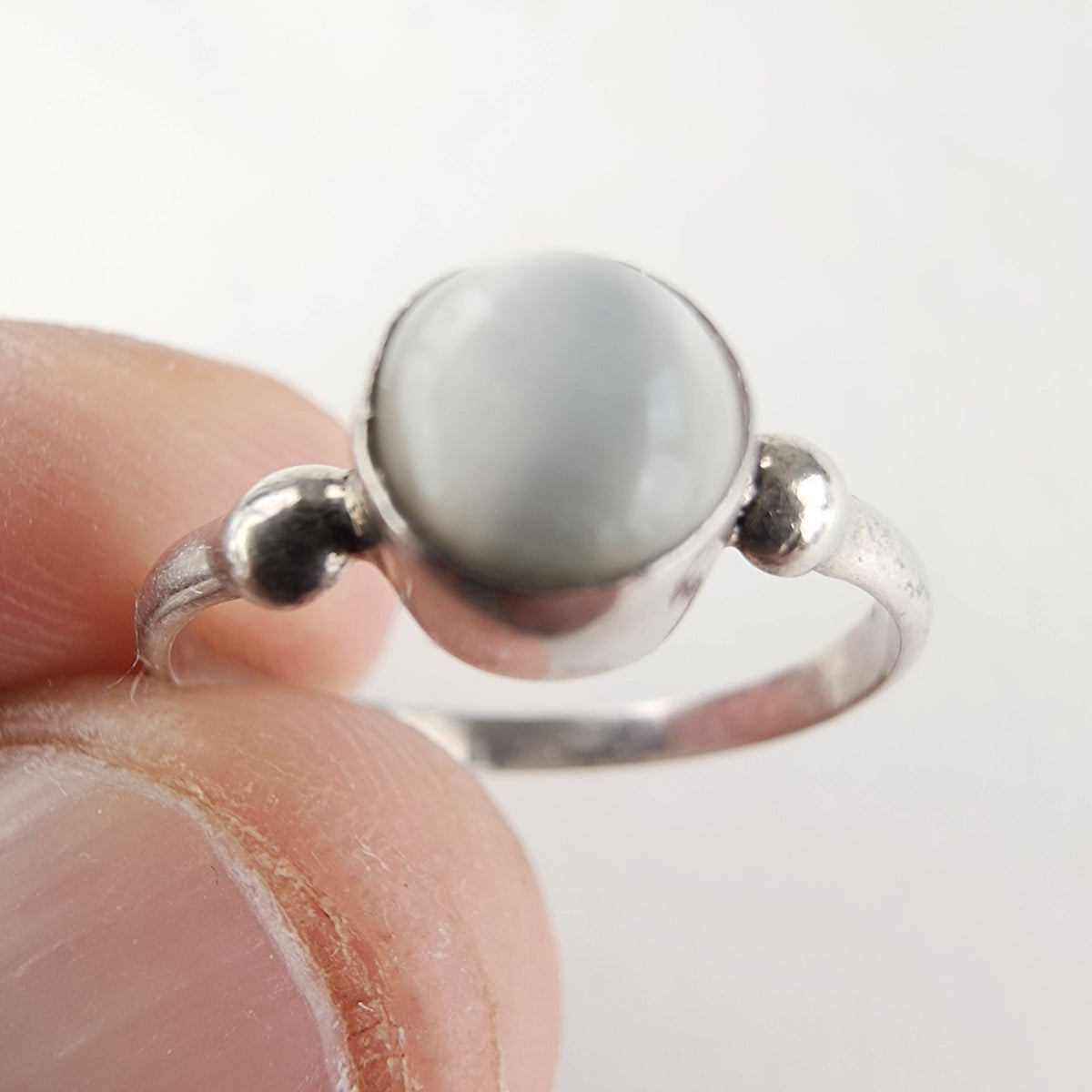 Vintage White Cats Eye Cabochon Ring Size 7 in Sterling Silver 925