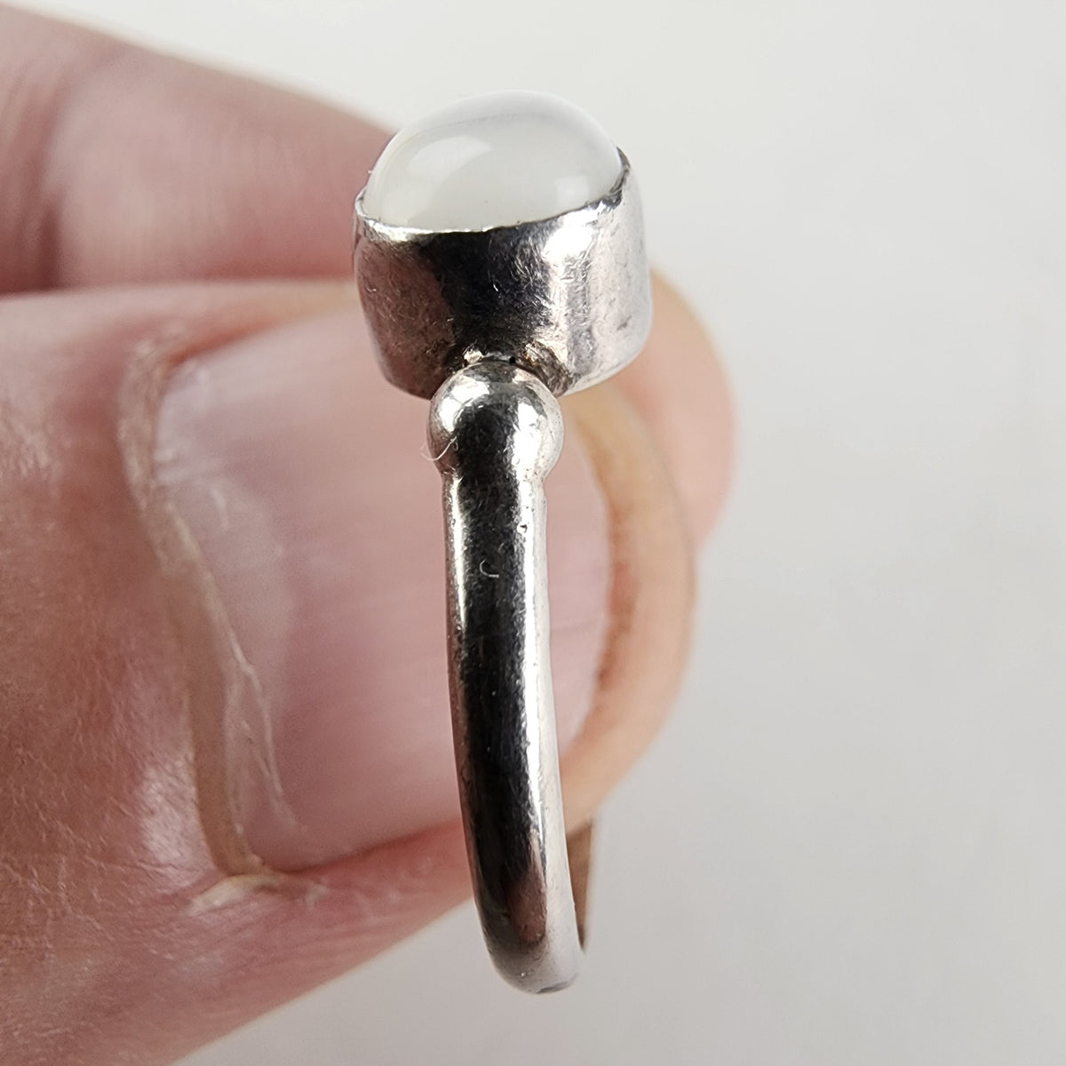 Vintage White Cats Eye Cabochon Ring Size 7 in Sterling Silver 925