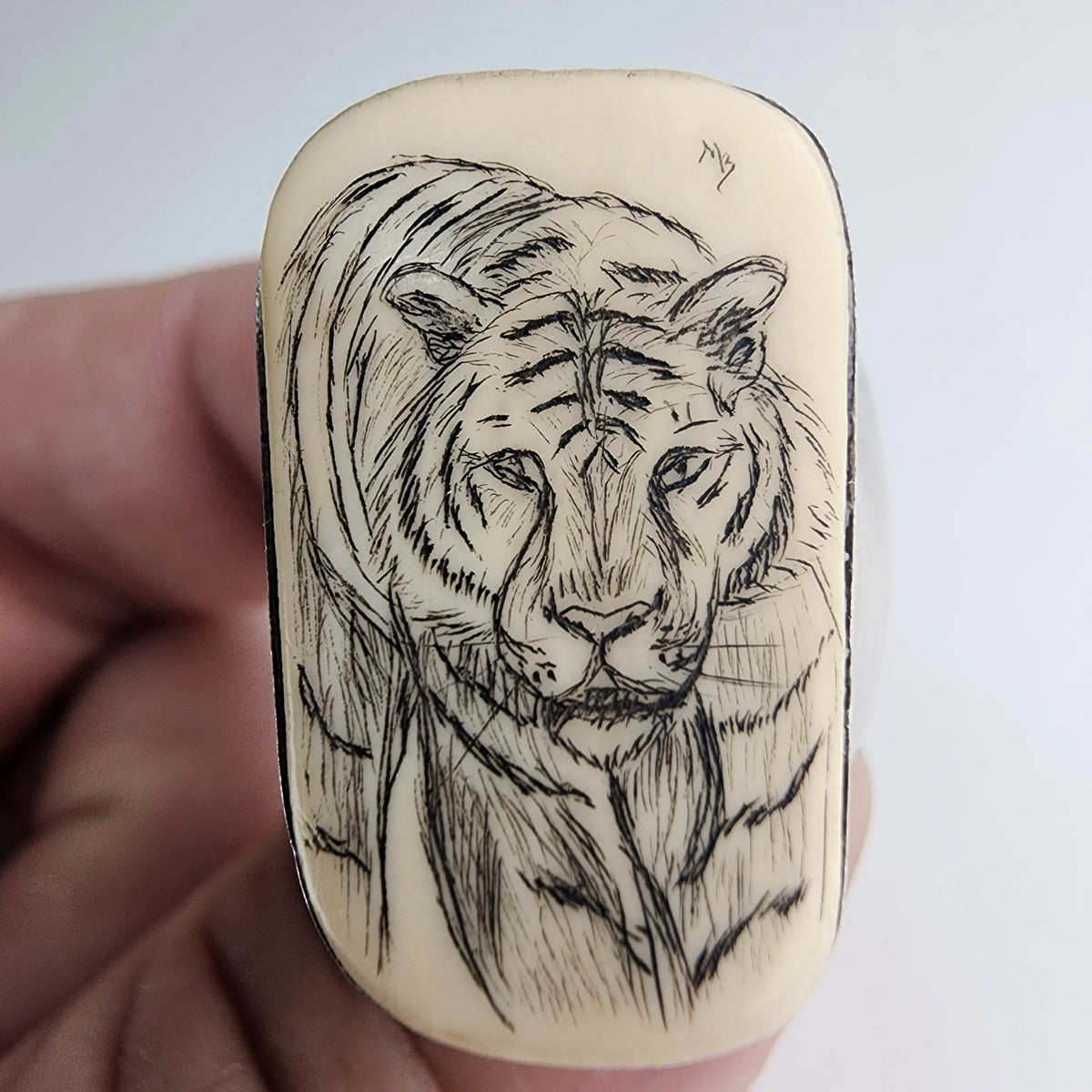 Vintage Tiger Resin Scrimshaw Ring Size 7 1/2 in Sterling Silver 925