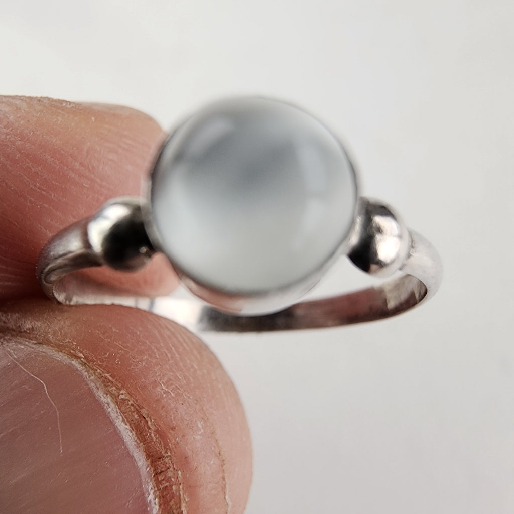 White Cats Eye Cabochon Vintage Ring Size 6 3/4 in Sterling Silver 925