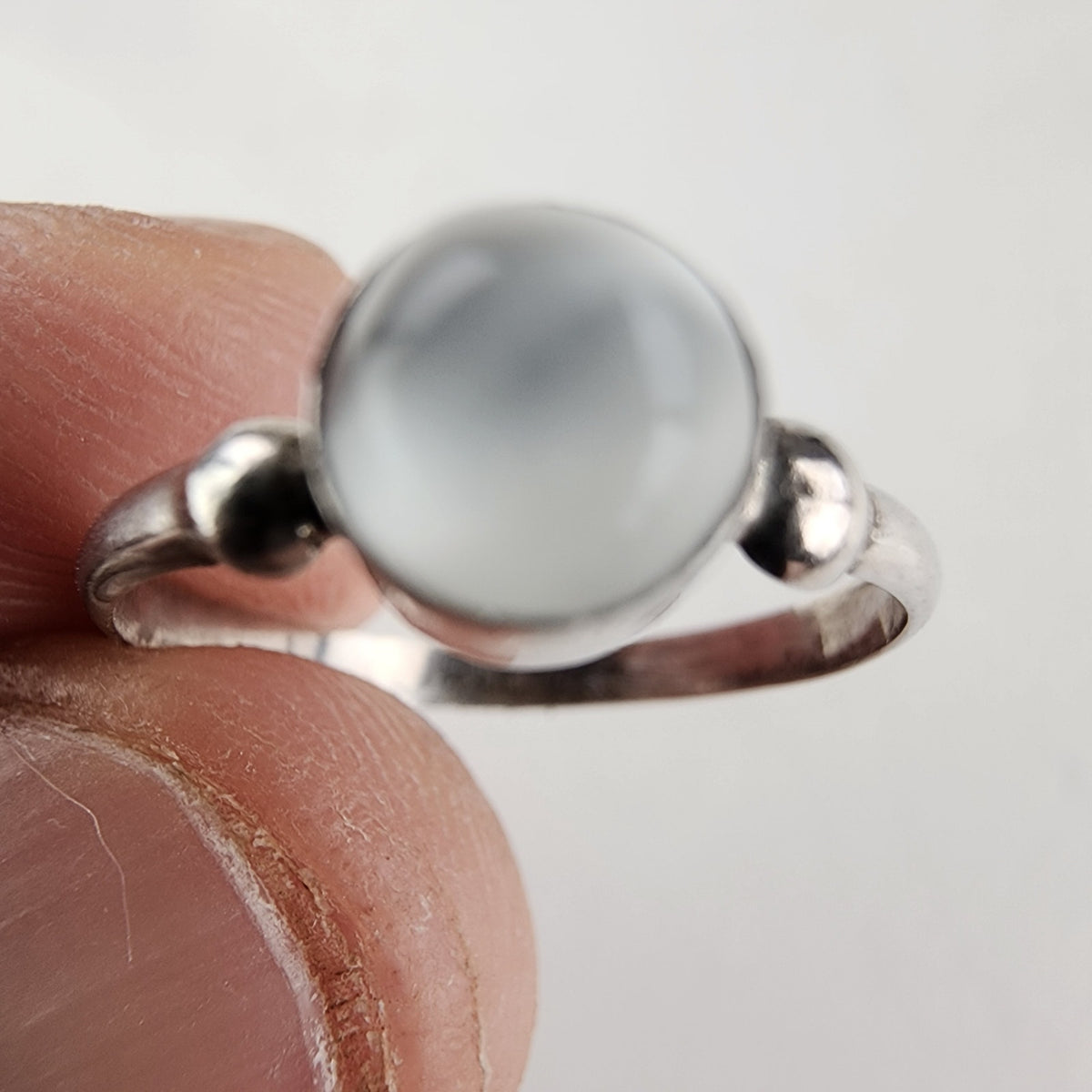 White Cats Eye Cabochon Vintage Ring Size 6 3/4 in Sterling Silver 925