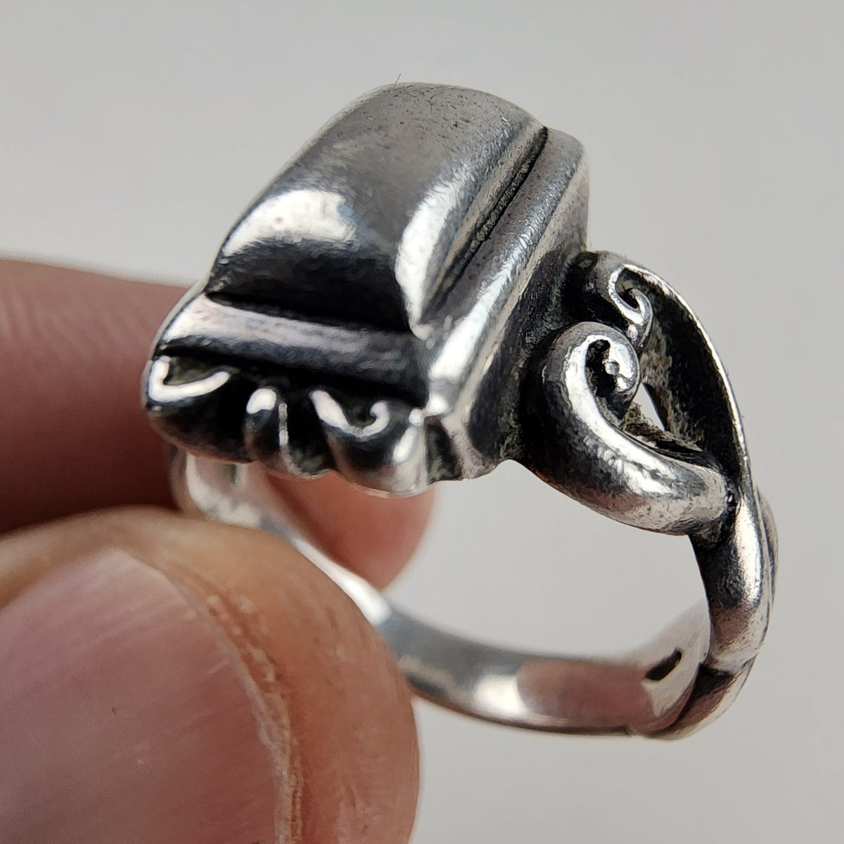 Vintage Brighton Scrolling Heart Medallion Ring Size 8 in Sterling Silver 925