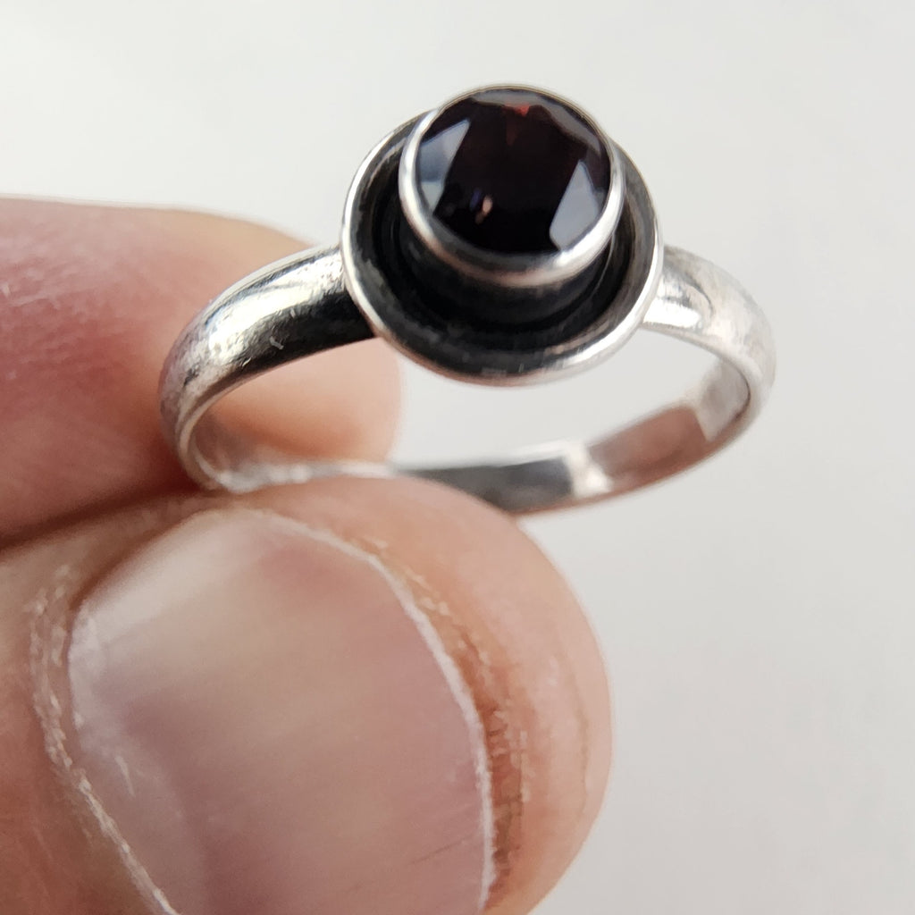 Vintage Birthstone Garnet Solitaire Ring Size 6 in Sterling Silver 925