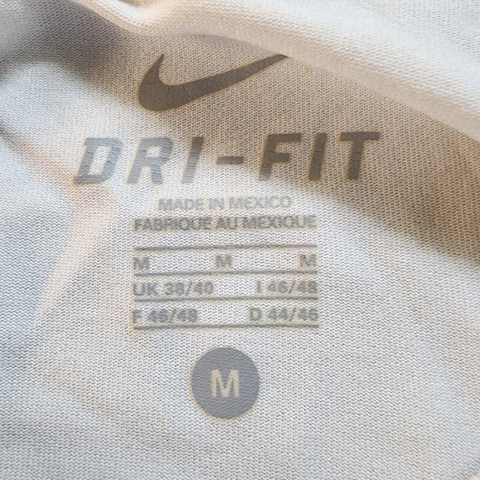 Medium Nike Running Dri-Fit T-Shirt White Vintage Mens Active Wear Short Sleeve