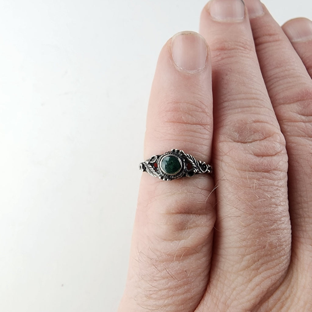 Green Sparkle Enamel Ring Size 5 1/4 Sterling Silver 925 Vintage