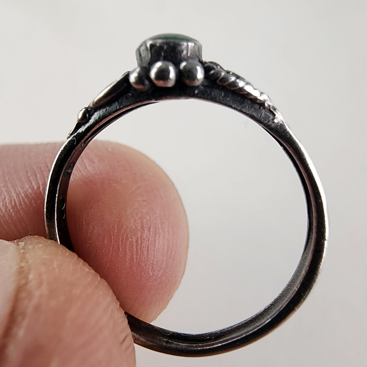 Green Sparkle Enamel Vintage Ring Size 6 3/4 in Sterling Silver 925