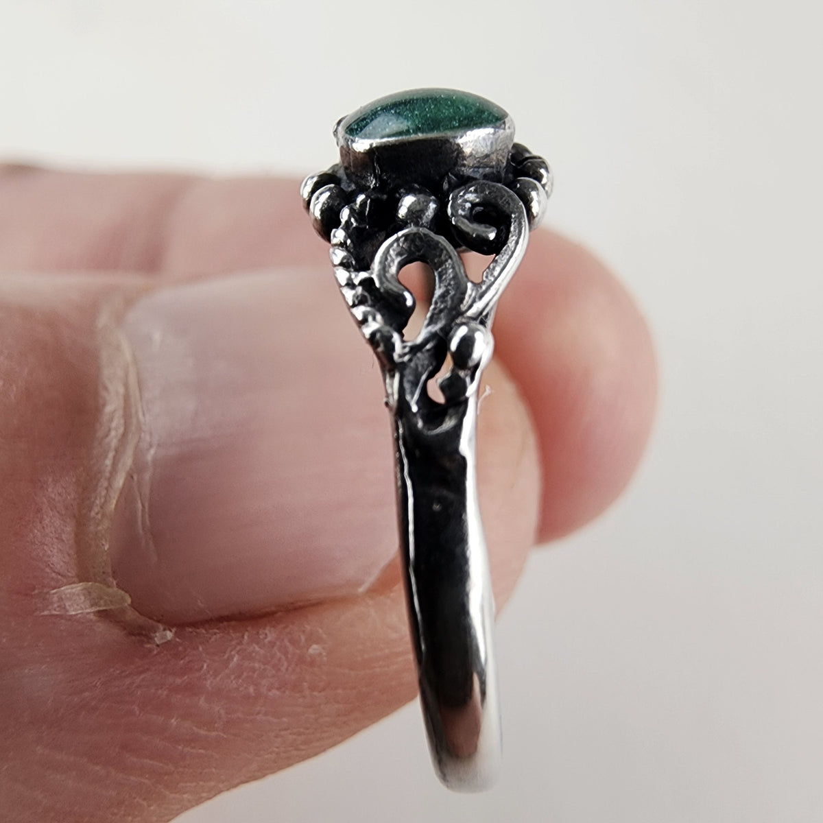 Green Sparkle Enamel Vintage Ring Size 6 3/4 in Sterling Silver 925