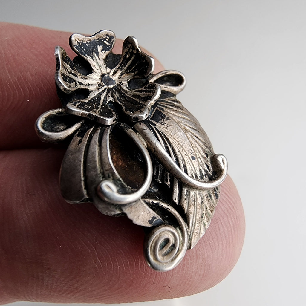 Native Scrolling Flower Stud Earrings in Sterling Silver 925