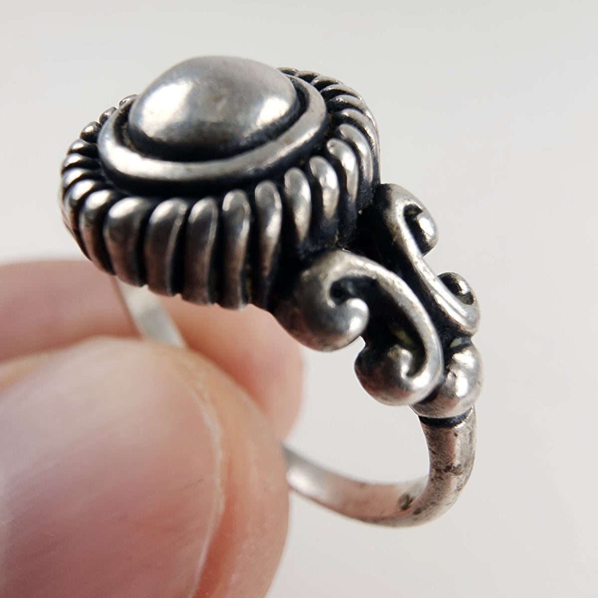Vintage Brighton Raised Dome Ring Size 9 in Sterling Silver 925