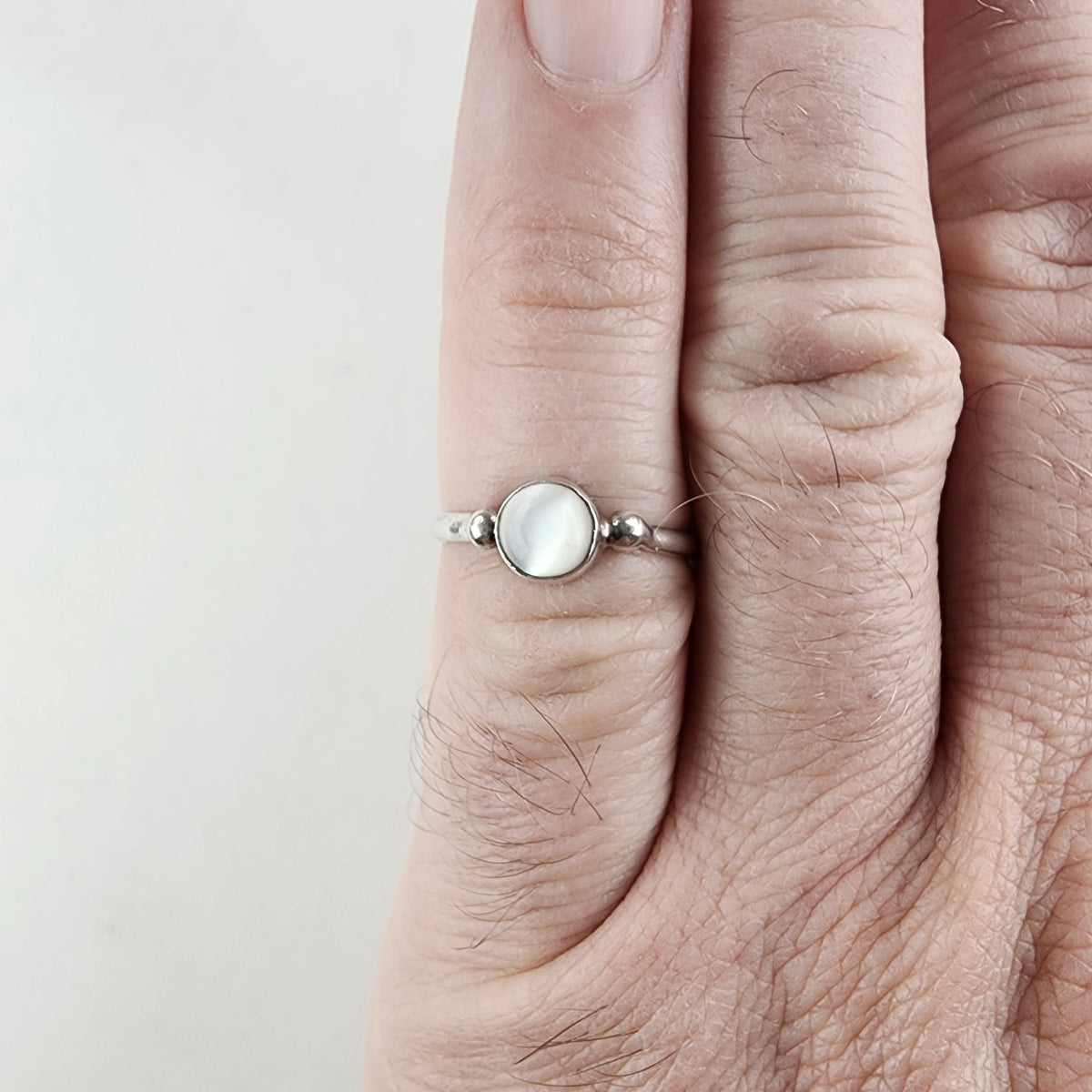 Vintage White Cats Eye Cabochon Ring Size 7 in Sterling Silver 925