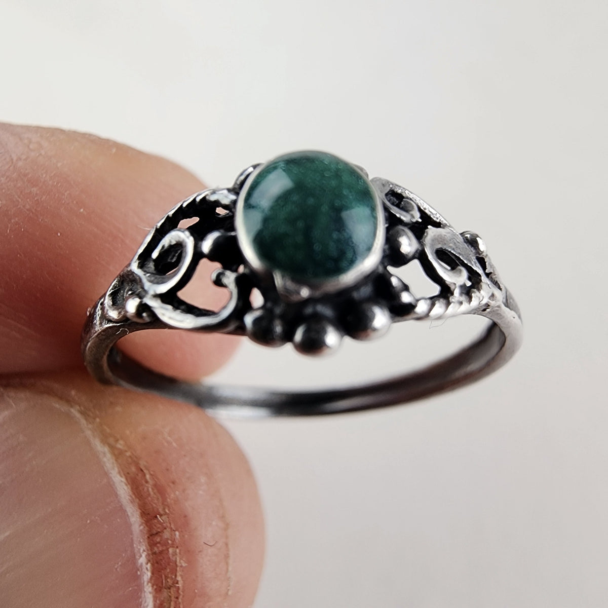 Green Sparkle Enamel Vintage Ring Size 6 3/4 in Sterling Silver 925
