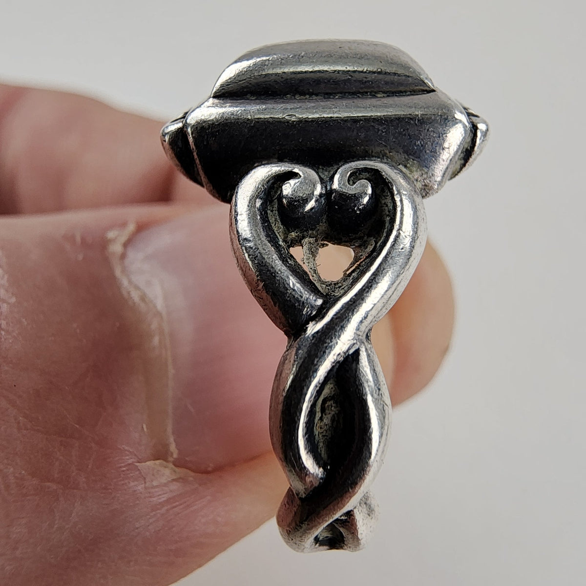 Vintage Brighton Scrolling Heart Medallion Ring Size 8 in Sterling Silver 925