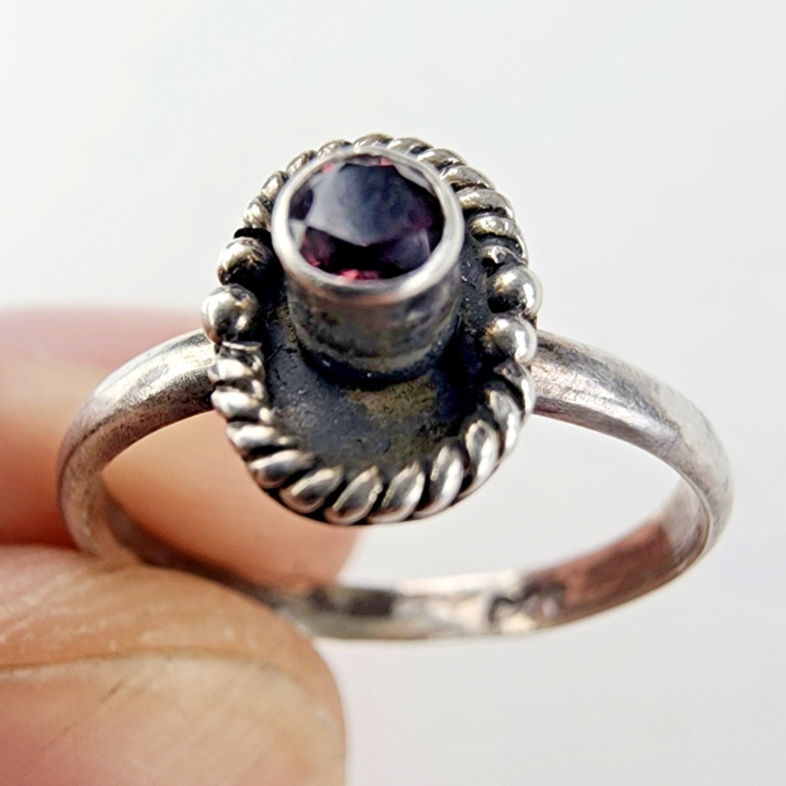 Garnet Twisted Wire Ring Size 5 1/4 Sterling Silver 925 Vintage