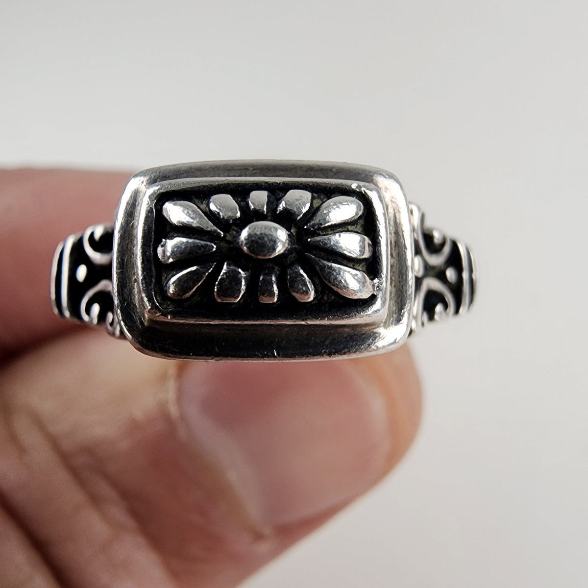 Vintage Brighton Floral Medallion Ring Size 8 in Sterling Silver 925