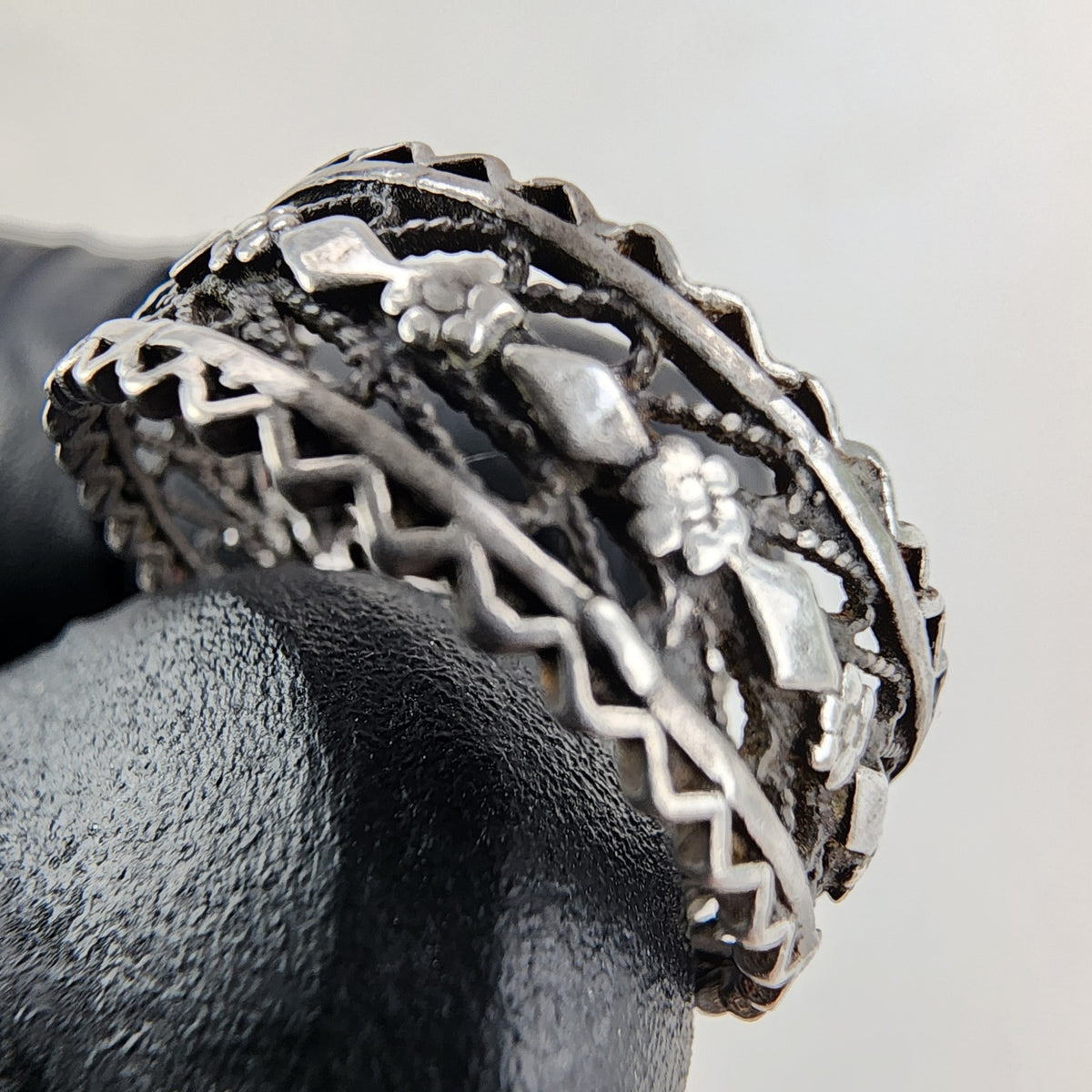 Vintage Floral Filigree Ring Size 8 3/4 in Sterling Silver 925