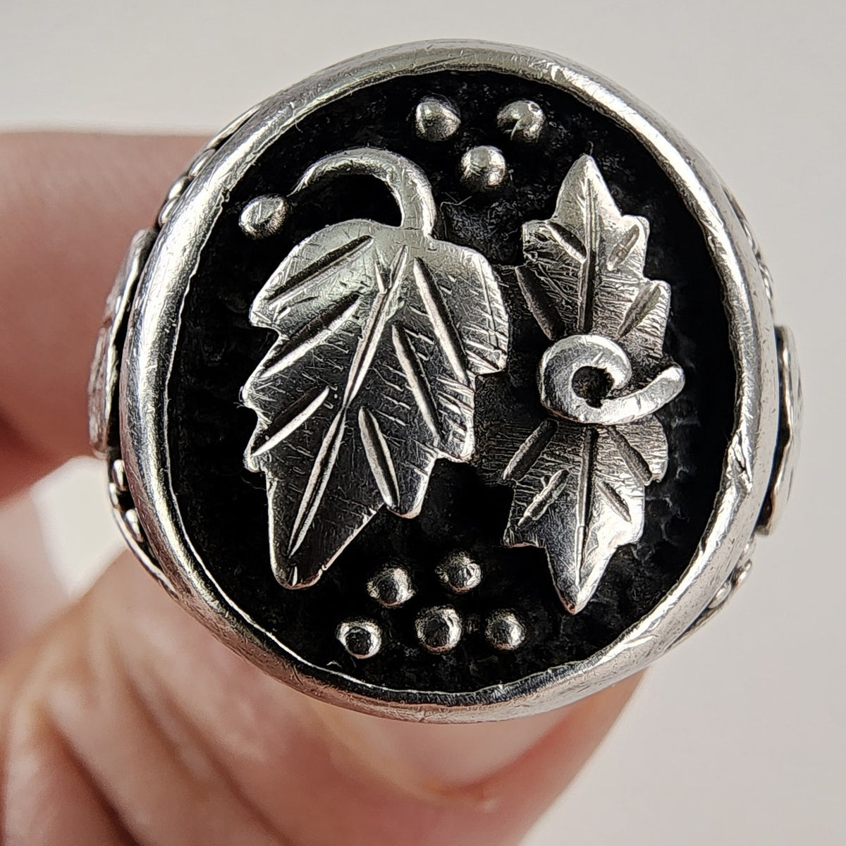 Black Hills Gold Signet Ring Size 9 in Sterling Silver 925 with Grape Leaves