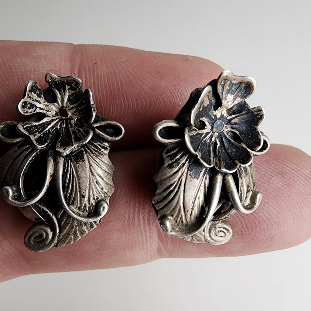 Native Scrolling Flower Stud Earrings in Sterling Silver 925