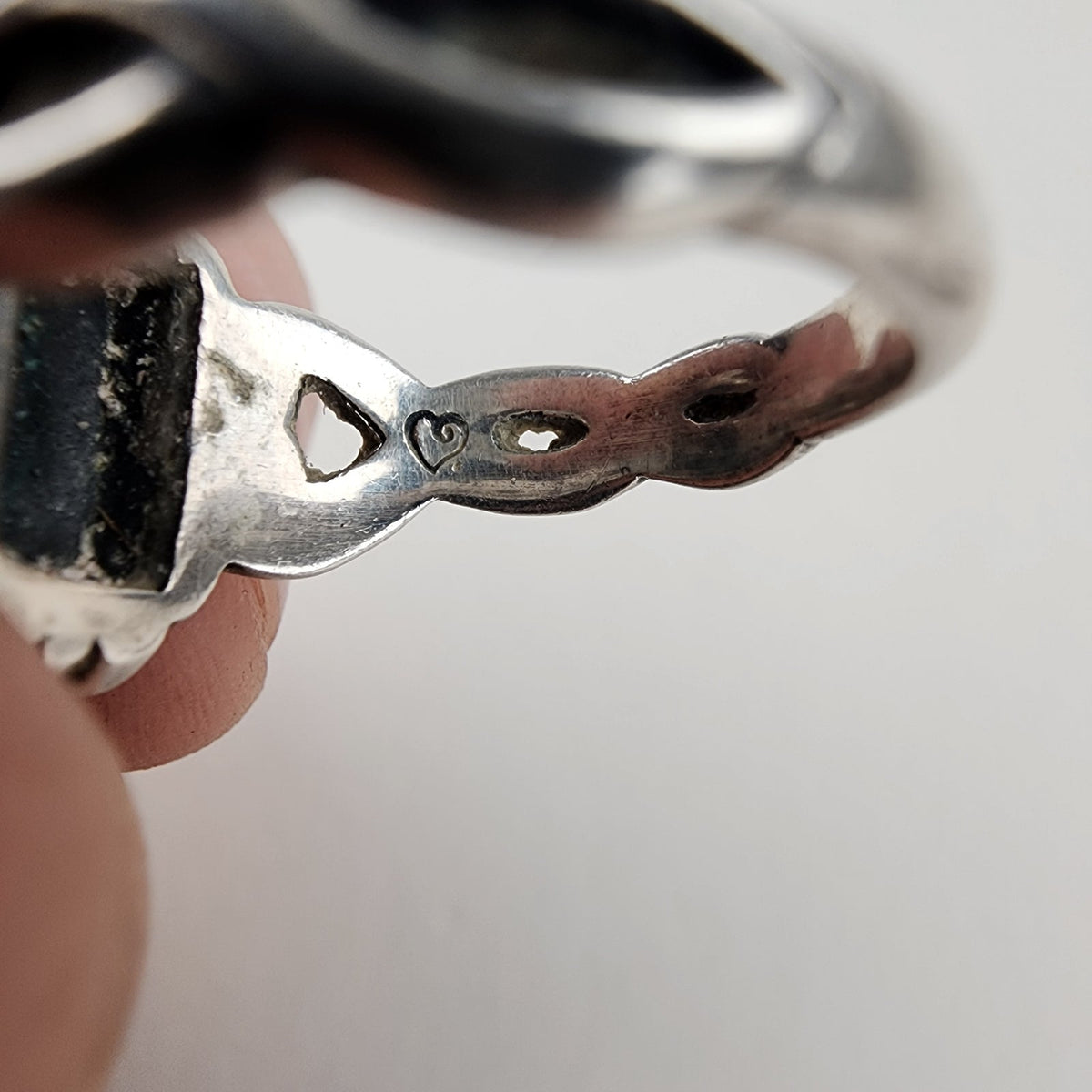 Vintage Brighton Scrolling Heart Medallion Ring Size 8 in Sterling Silver 925