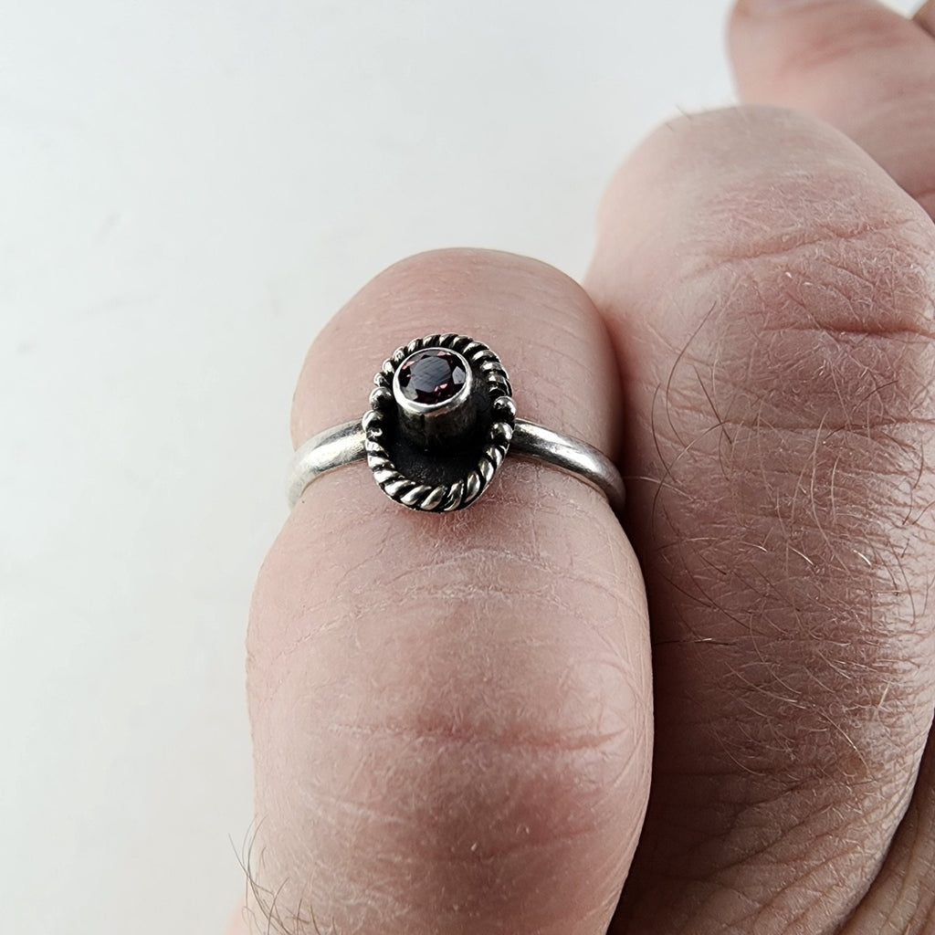 Garnet Twisted Wire Ring Size 5 1/4 Sterling Silver 925 Vintage
