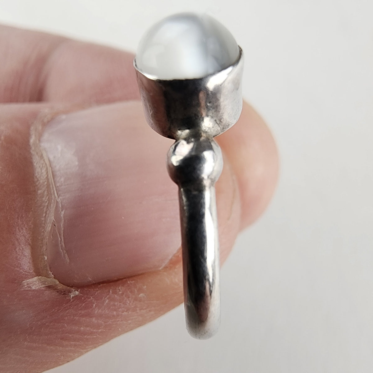White Cats Eye Cabochon Vintage Ring Size 6 3/4 in Sterling Silver 925